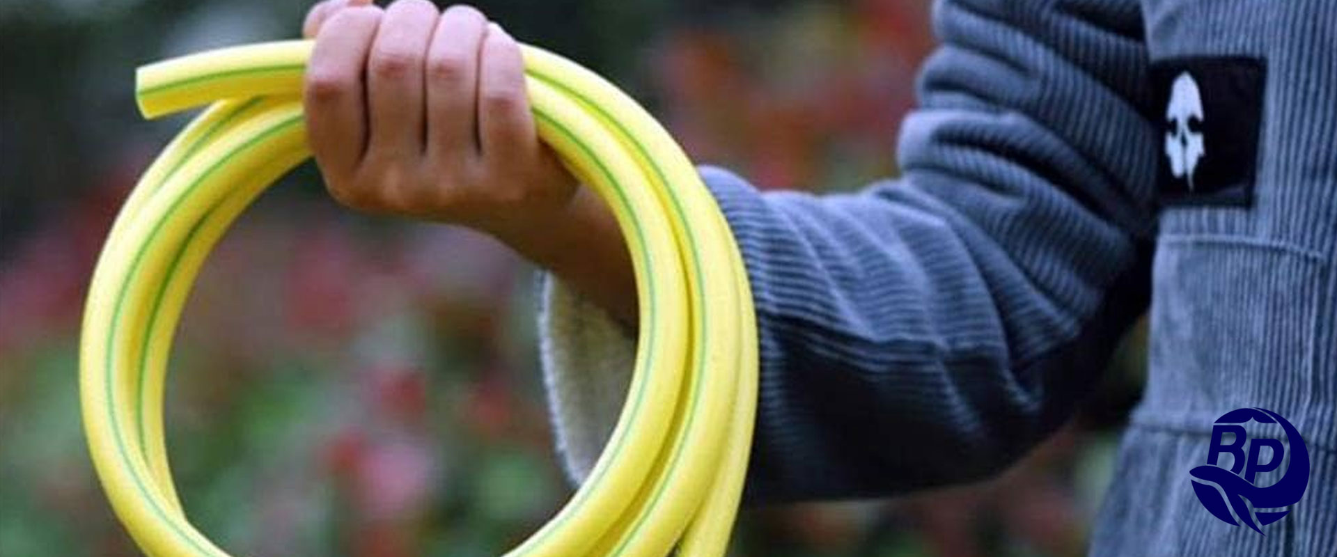 شیلنگ پی وی سی رویه رنگی داخل سفید اطلس